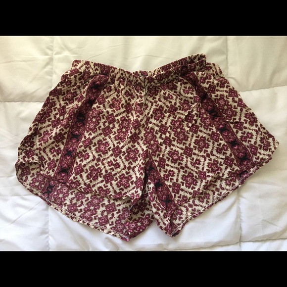 BRANDY MELVILLE SHORTS - Picture 1 of 3